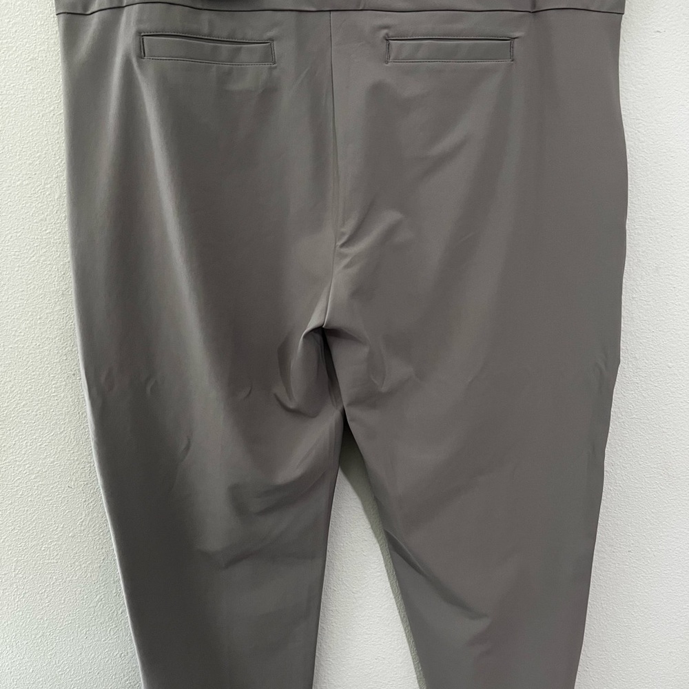 Grey Cropped Pants - image 3